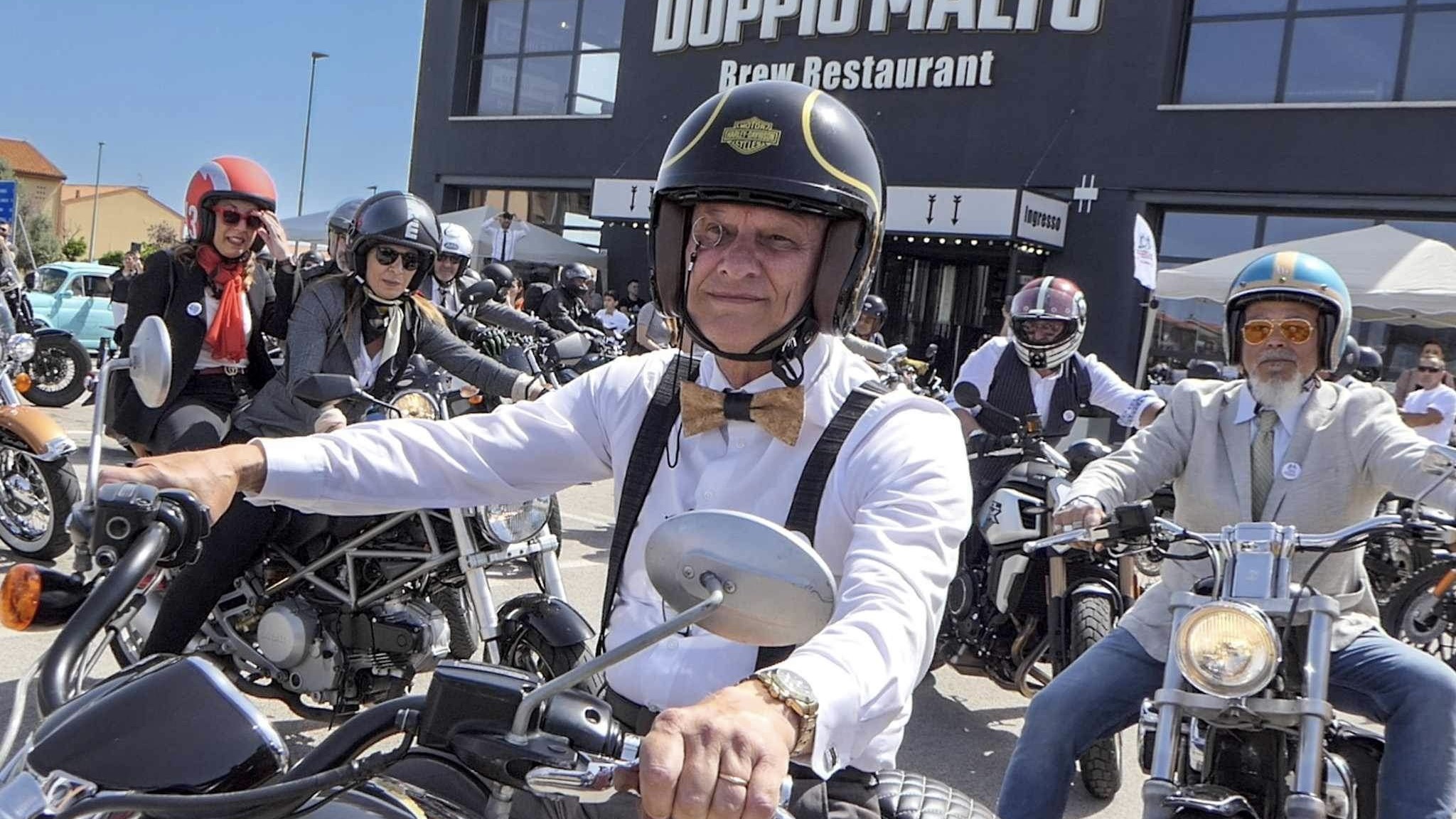 Olbia, torna la Distinguished Gentleman's Ride: divertimento ma anche solidarietà