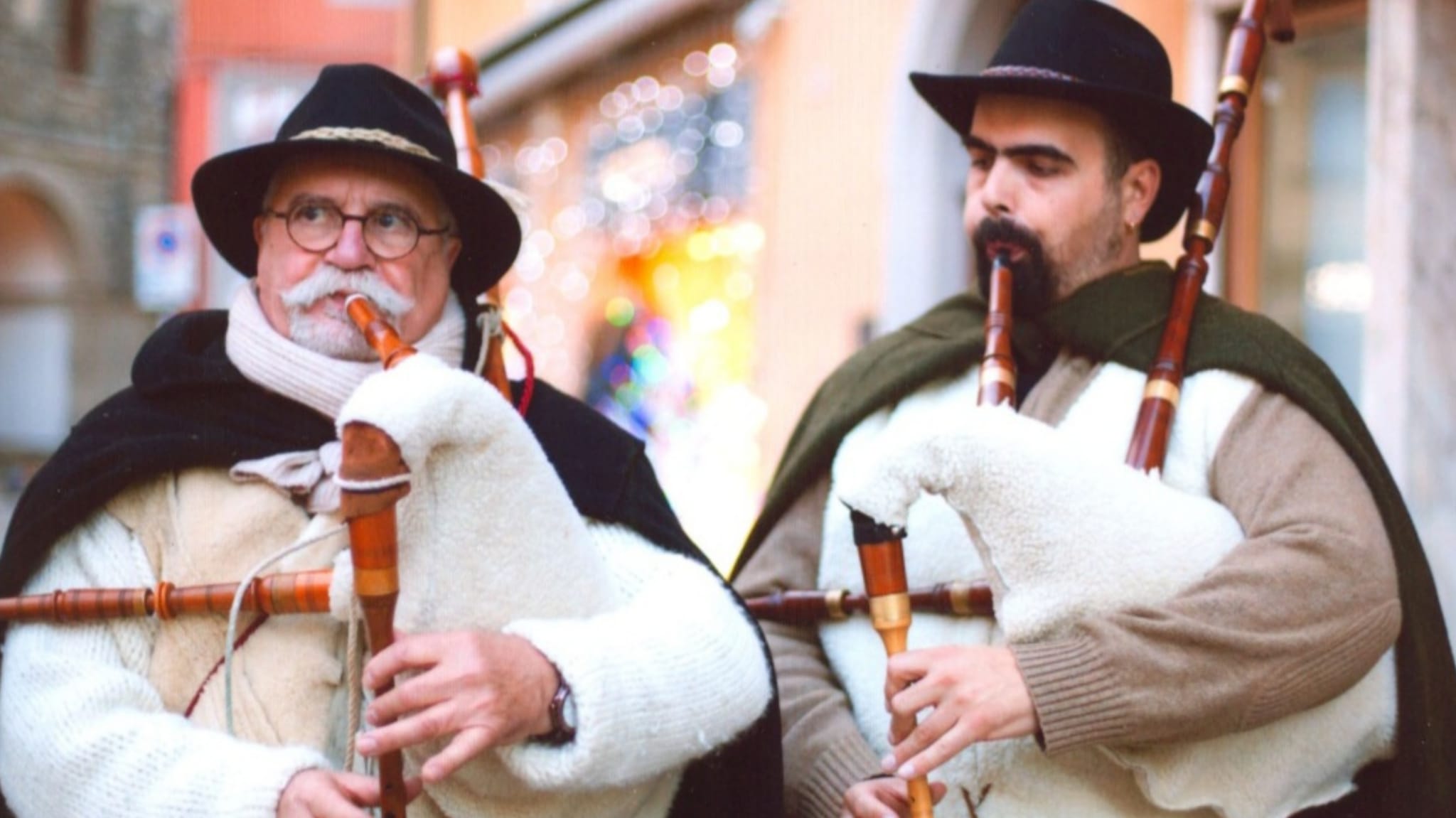 Loiri Porto San Paolo, Zampognari di Sardegna per le feste natalizie