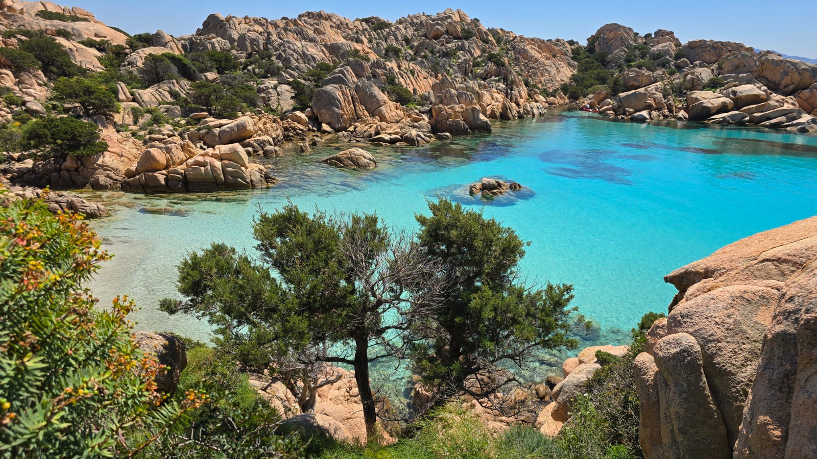 La Maddalena, fermati visitatori abusivi sul percorso per Cala Coticcio 