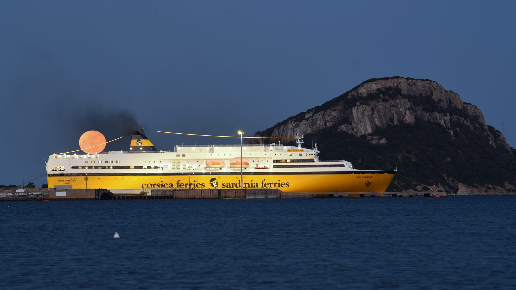 Golfo Aranci, sulla tratta per Livorno anche la Luna