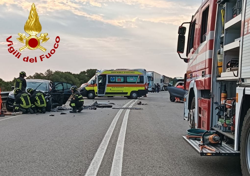Olbia, grave scontro frontale sulla circonvallazione: quattro feriti, due gravi