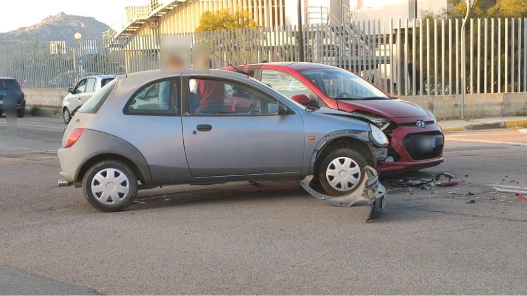 Olbia: scontro tra auto in via Venafiorita