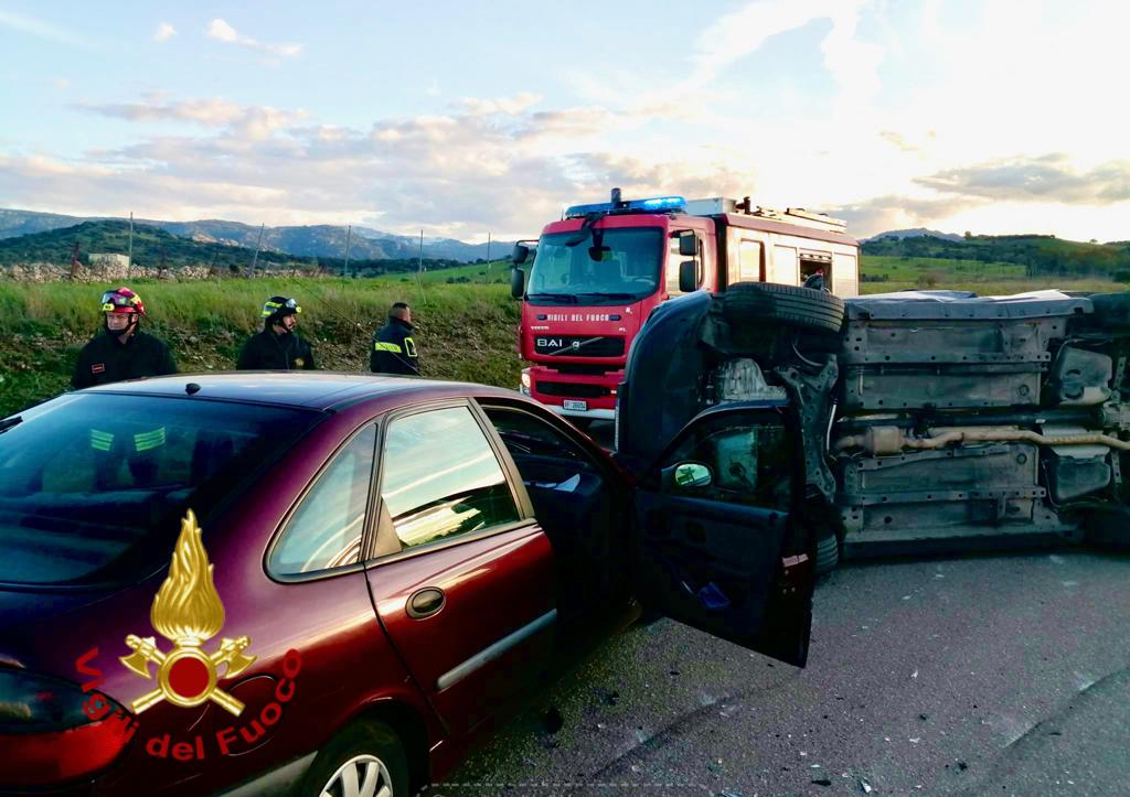 Oschiri, scontro tra auto: due feriti