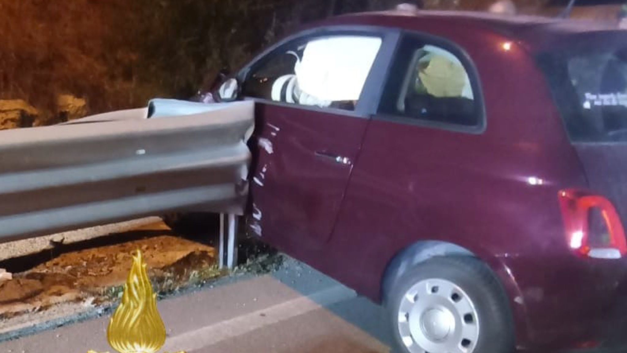 Nord Sardegna auto fuori strada contro il guardrail