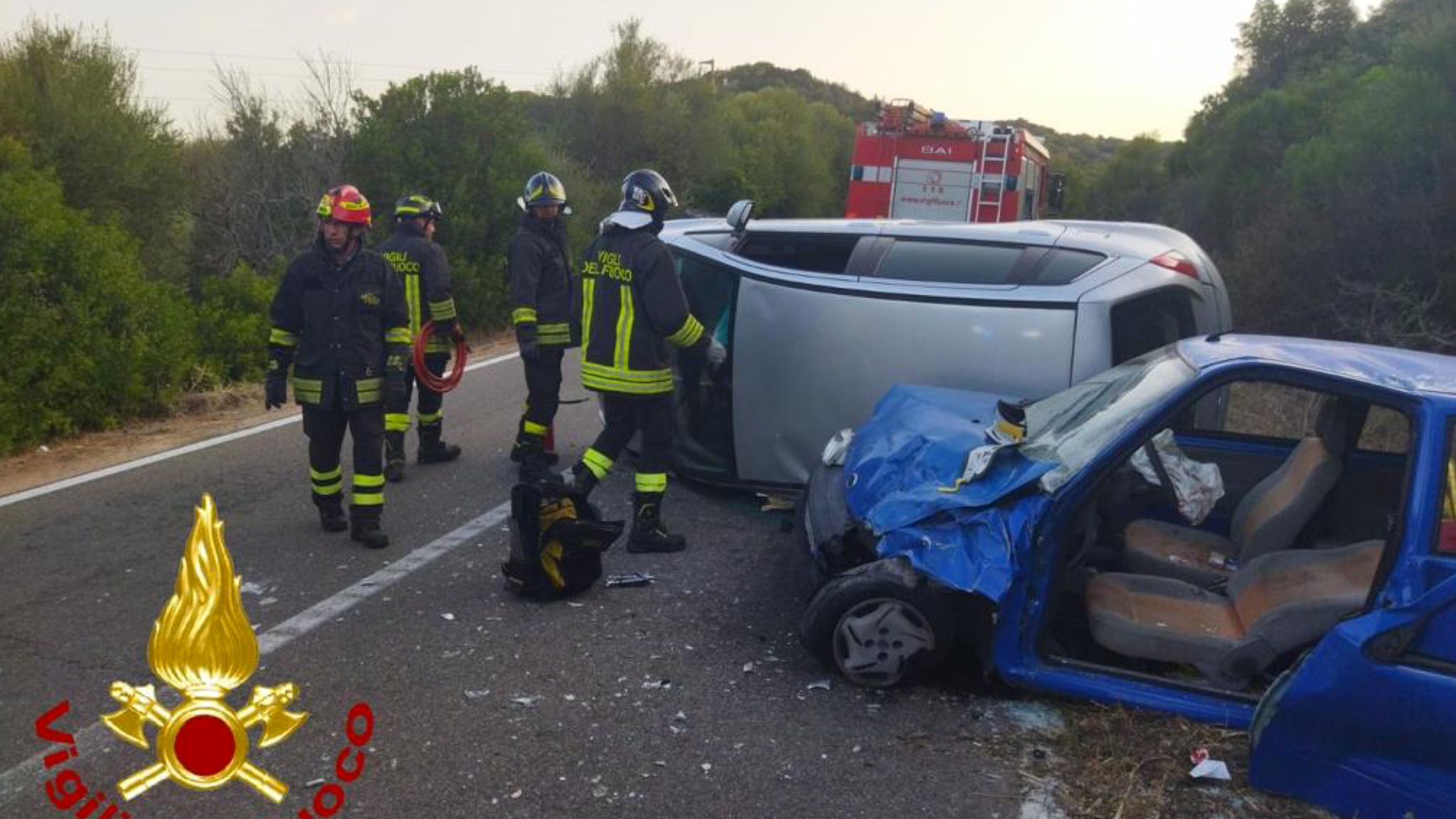 Arzachena, scontro tra auto: 3 feriti, uno estratto dal mezzo