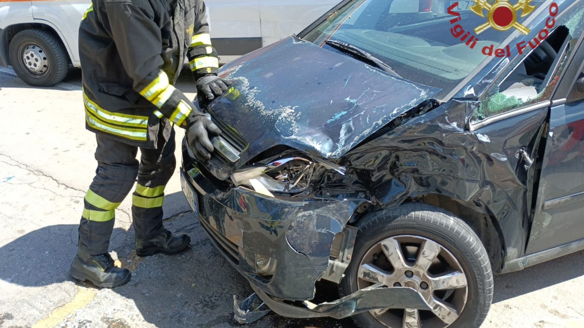 Nord Sardegna, scontro furgone-auto: due persone in ospedale