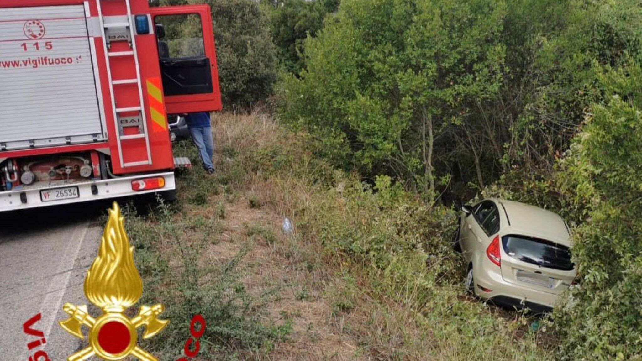 Gallura: auto finisce fuori strada sulla sp 14