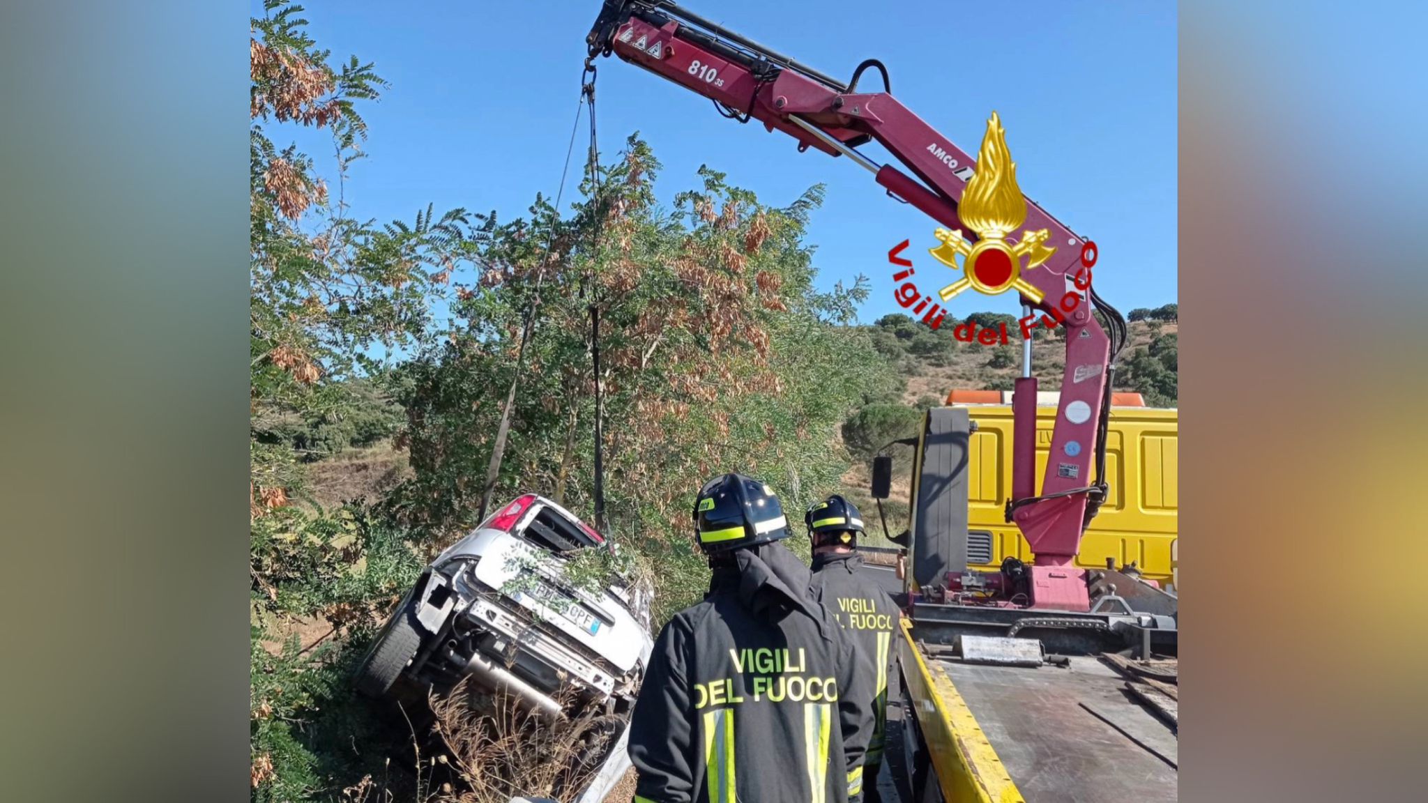 Auto fuori strada: paura per il conducente