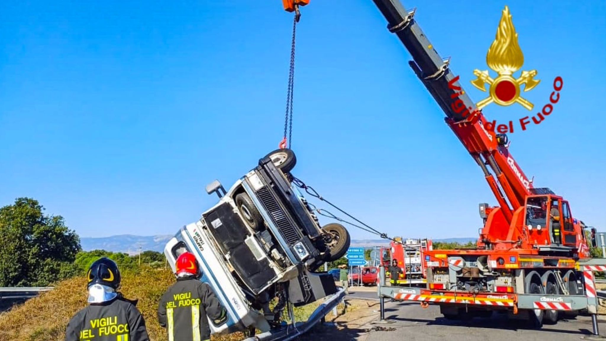 Scontro auto-camper: in azione i vigili del fuoco