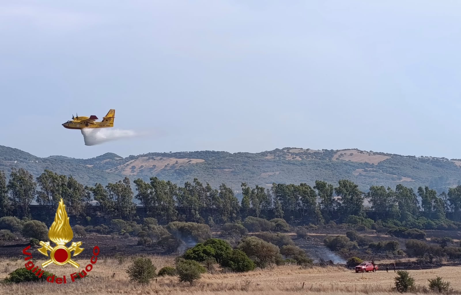 Bortigiadas, vasto incendio a Tisiennari: le fiamme saltano il Coghinas e due Statali