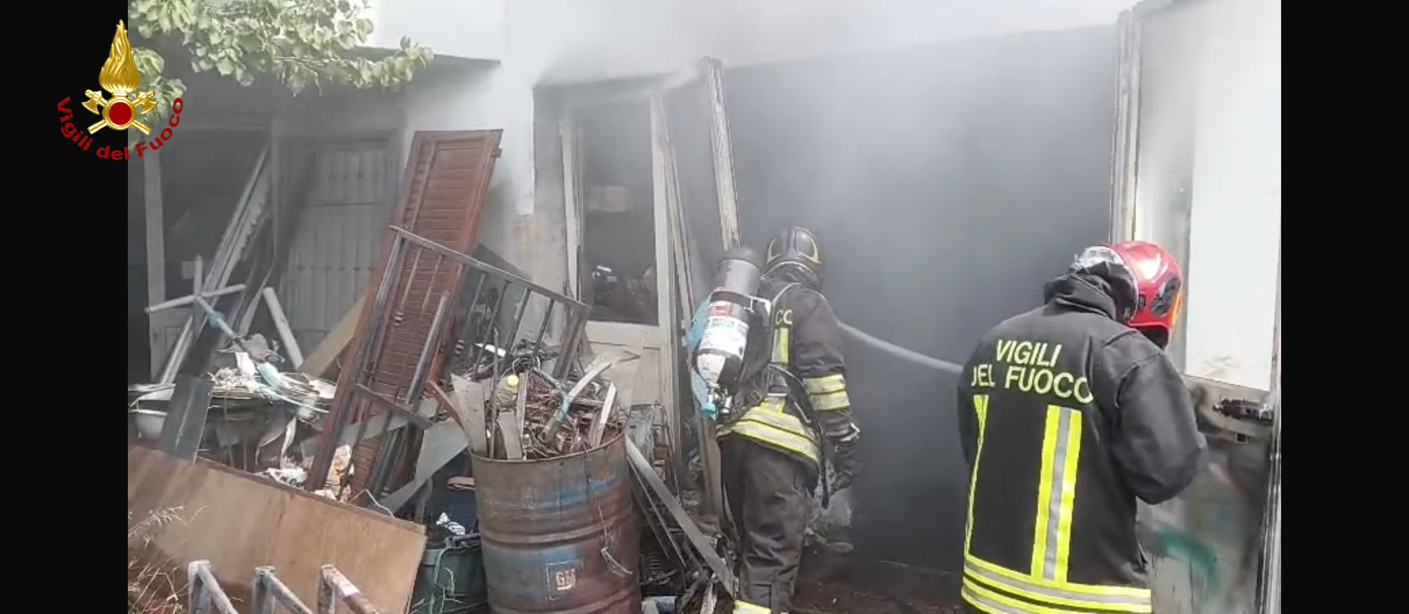 Budoni, incendio in un'officina per la lavorazione del ferro: indagini sulle cause