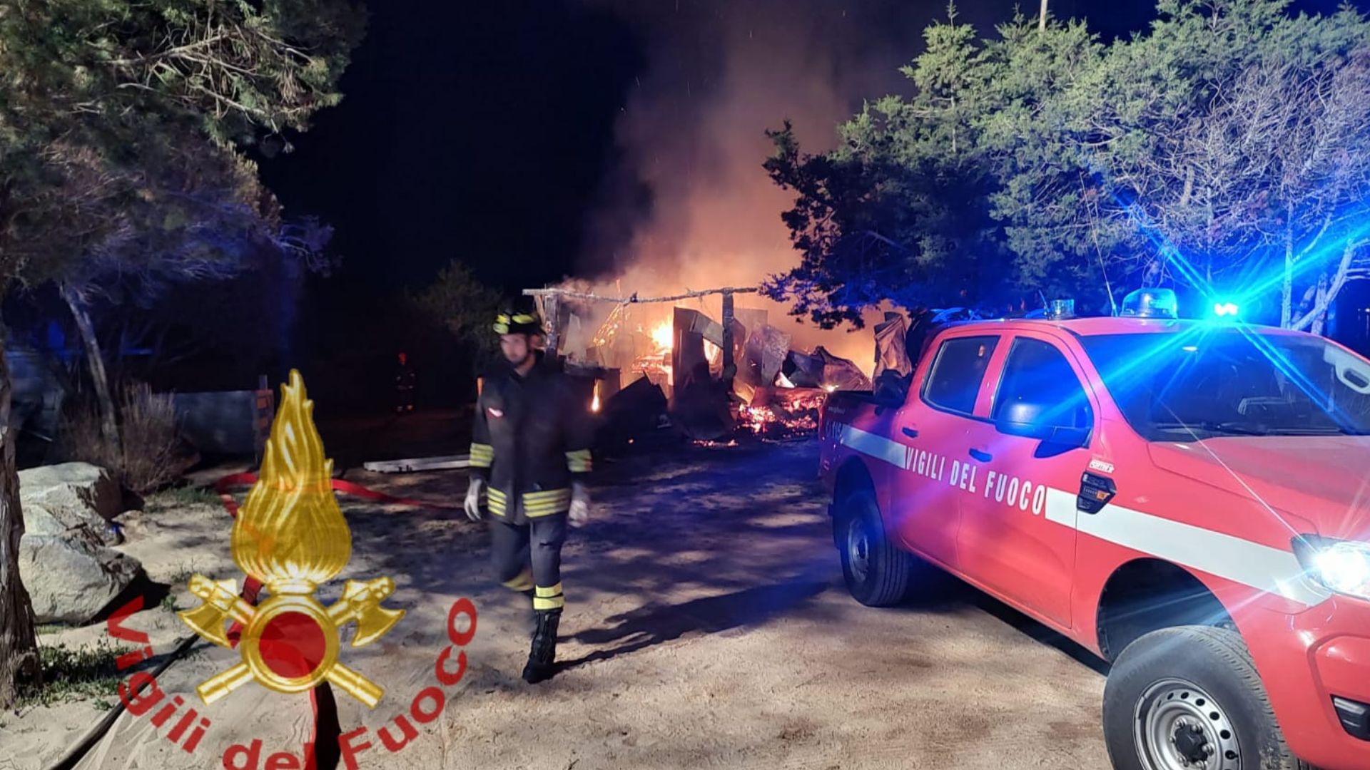 Arzachena, chiosco storico distrutto da un incendio a Liscia Ruja