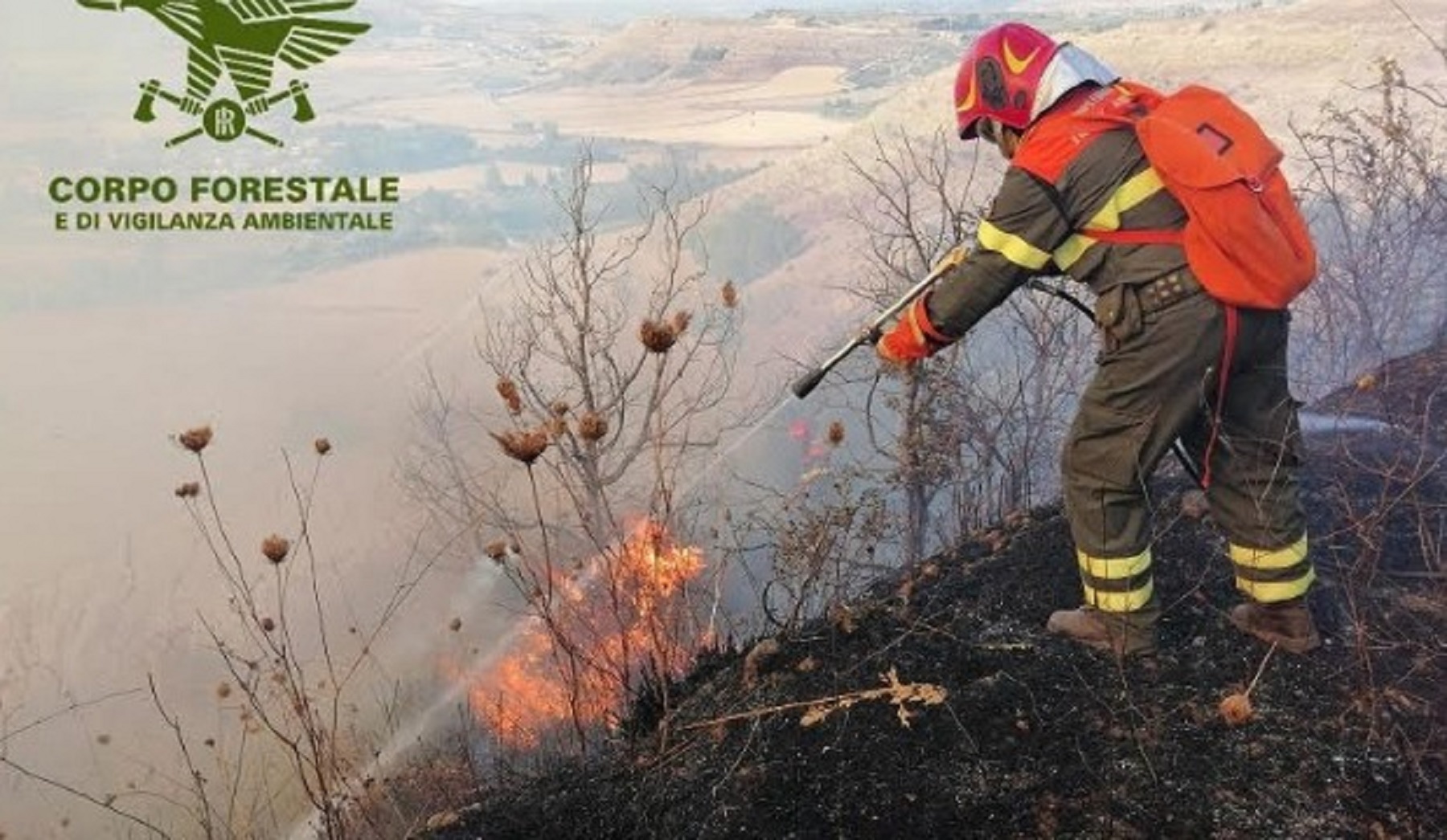 Sardegna, ieri 22 incendi: per 10 l'intervento del mezzo aereo