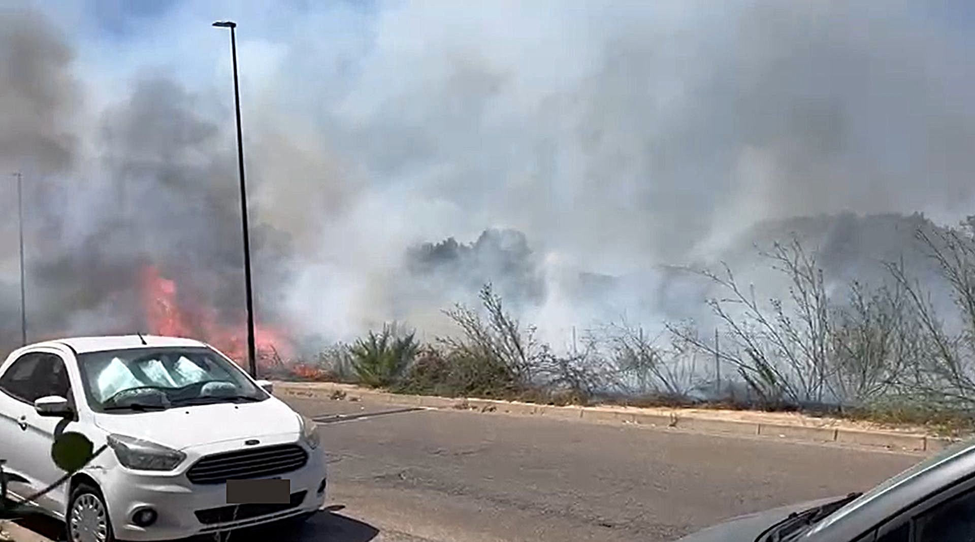 Olbia, in Via Modena quattro roghi in pochi giorni: 