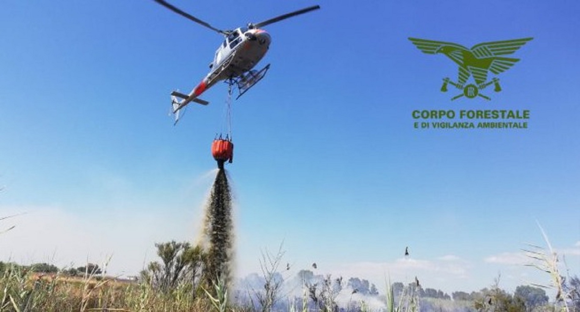 Grosso incendio a Loiri Porto San Paolo: due elicotteri in azione