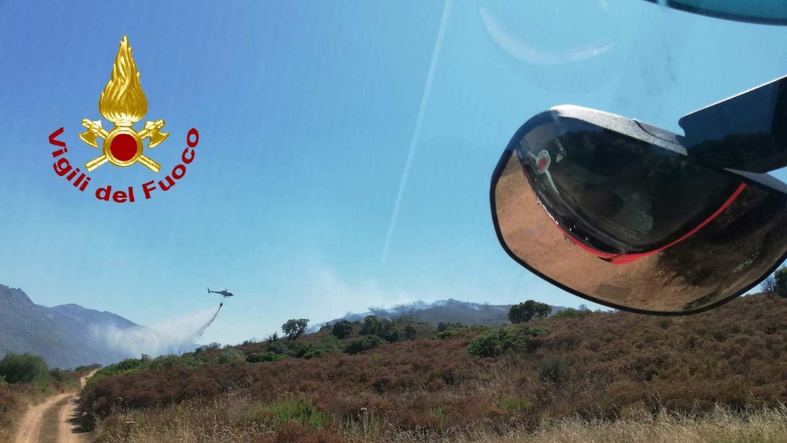 Loiri, incendio a Montelittu: eliccotero, Forestale e Vigili del fuoco in azione