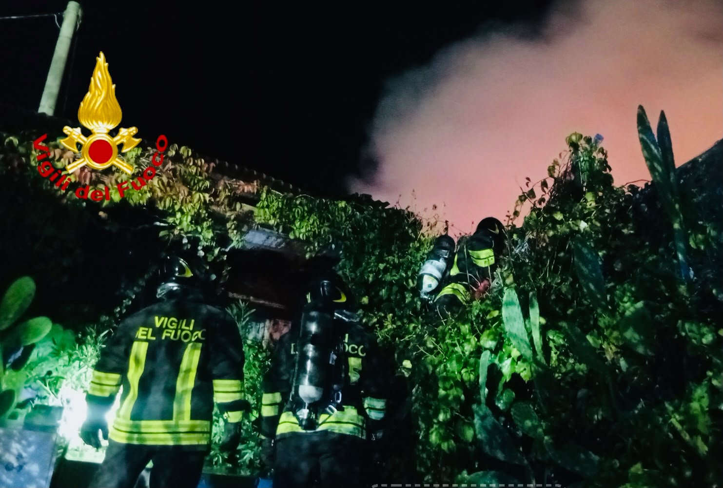 Olbia, incendio nella notte a San Giovanni: i Vigili del Fuoco salvano un'abitazione