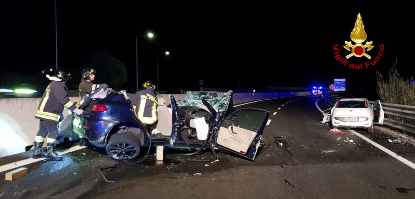 Pauroso scontro tra auto, una era contromano: muore 35enne