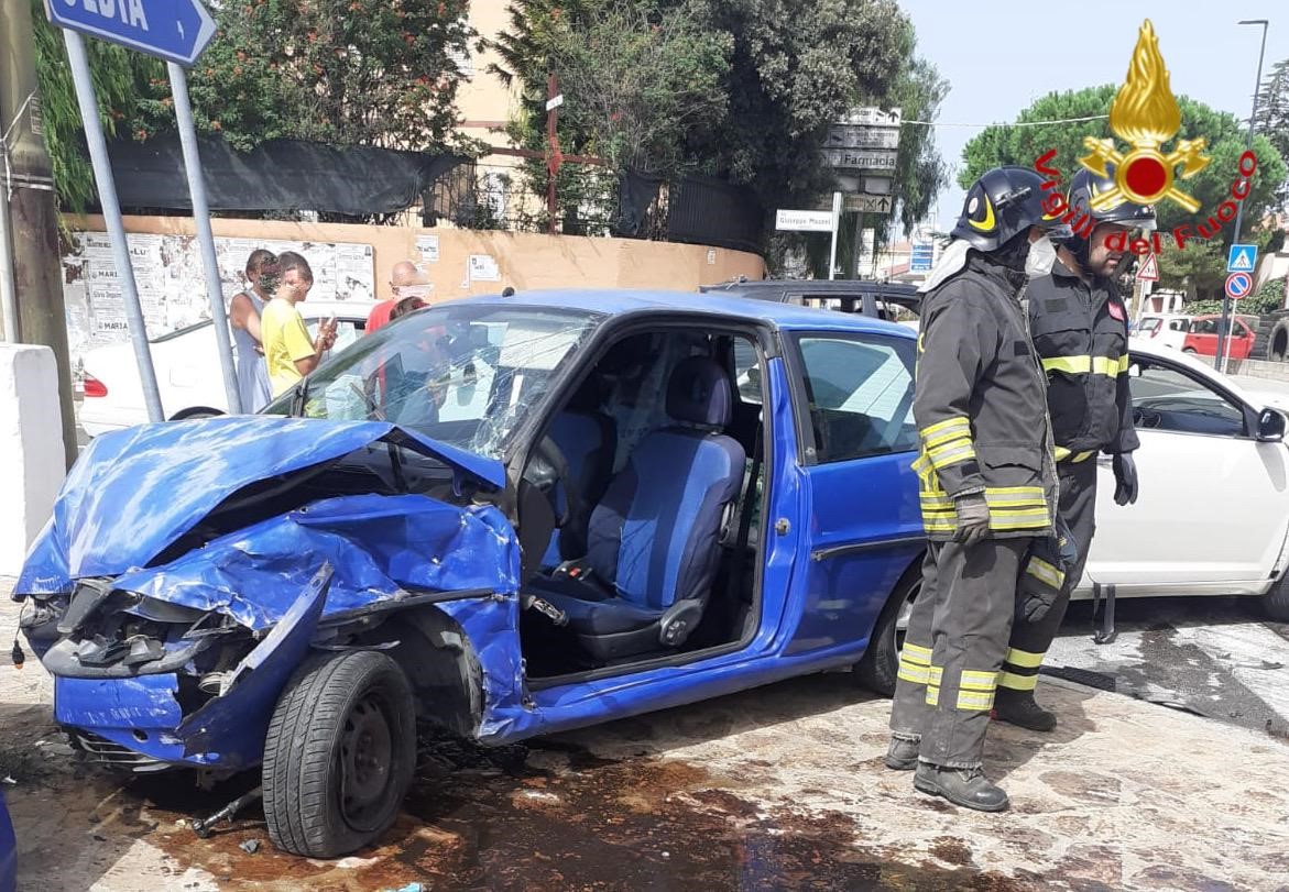 Scontro tra auto: ferita giovane di Budoni