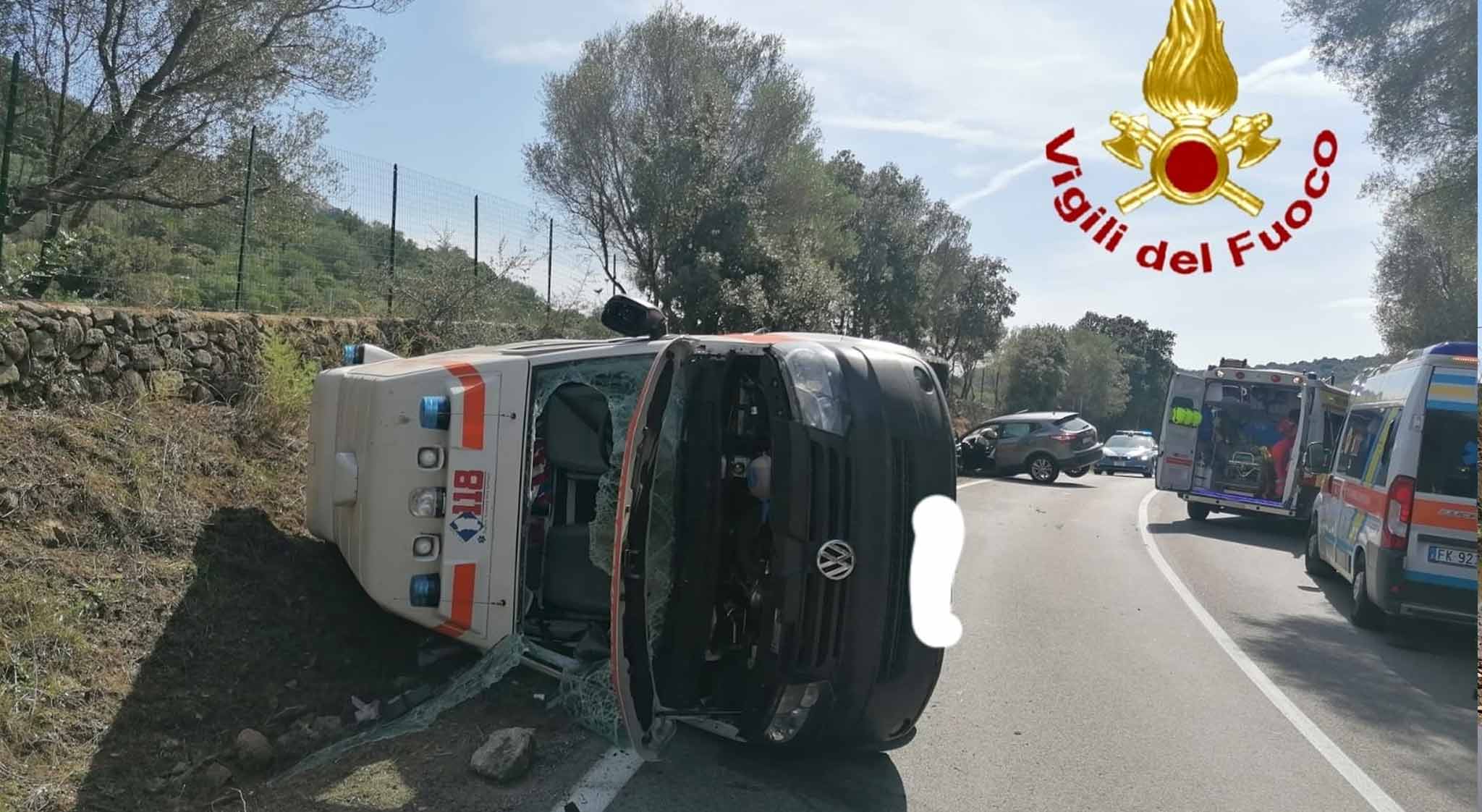 Arzachena, scontro ambulanza-auto: 4 feriti in ospedale