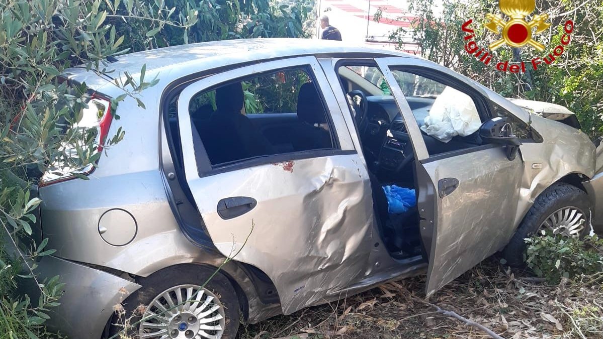 Grave incidente, quattro i feriti: un giovane trasportato in elisoccorso