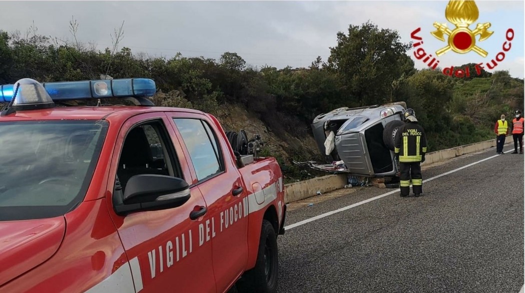 Fuoristrada si ribalta e finisce in cunetta: ferito 51enne