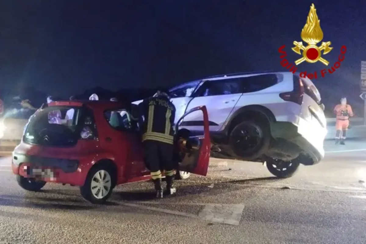 Budoni: scontro tra auto nella notte