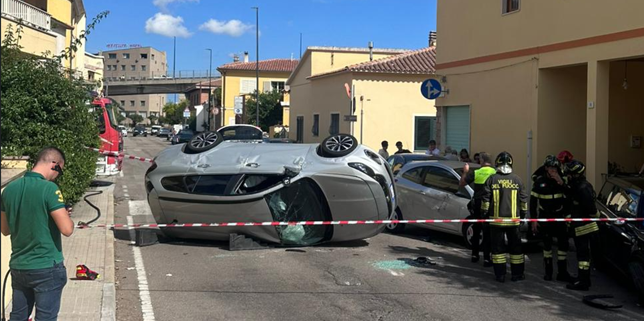 Olbia, pauroso incidente in via Amba Alagi dove auto si ribalta 