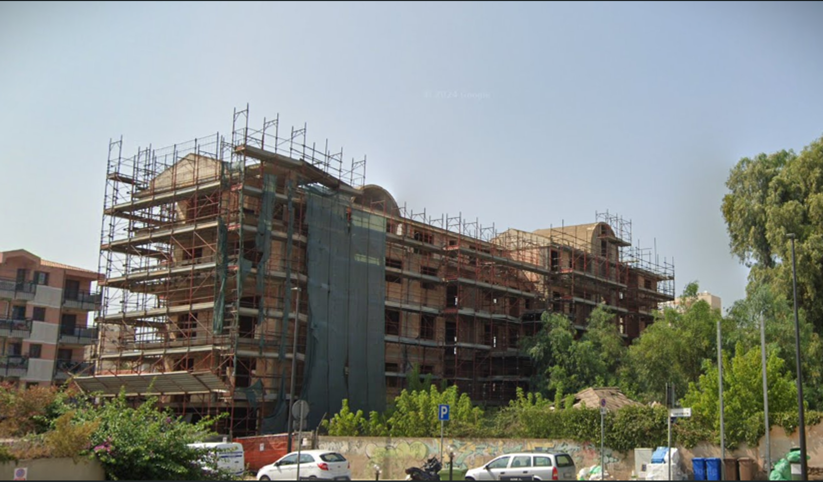 Olbia, minore si allontana da comunità e precipita da un muro