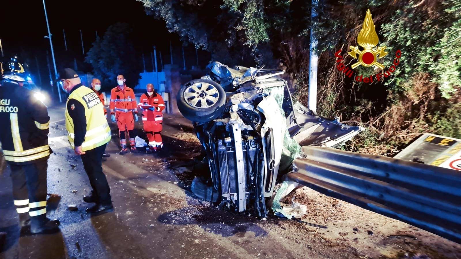 Scontro tra auto: due morti e tre feriti