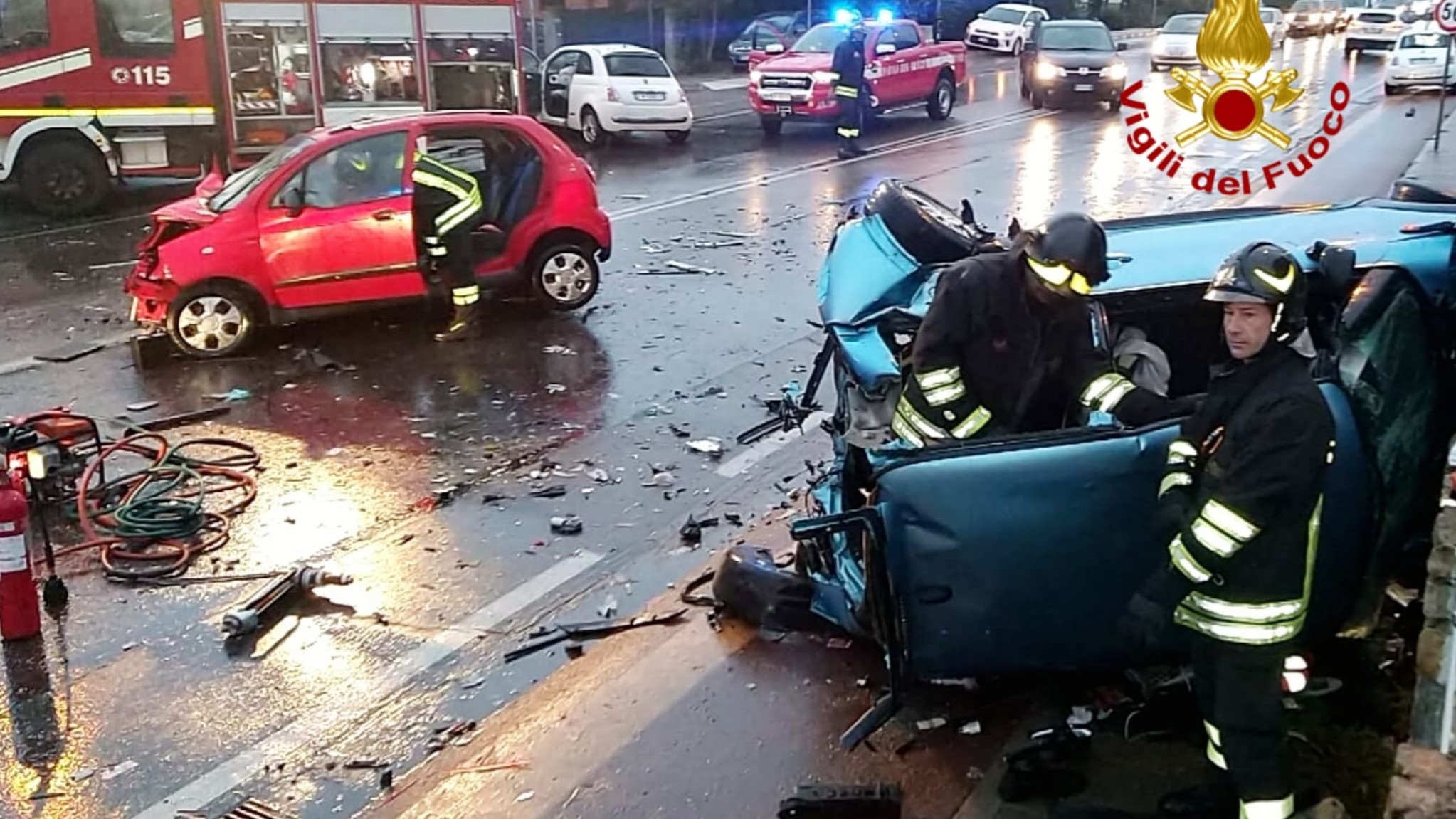 Grave tamponamento tra tre auto: tre feriti in codice rosso