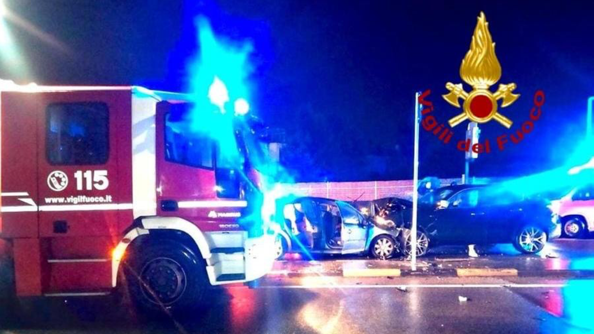 Scontro frontale nella notte: morte due persone