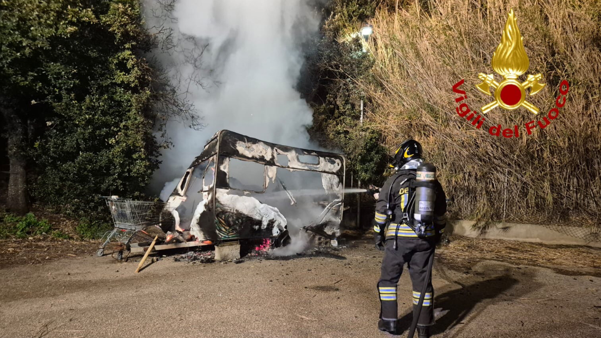 Santa Teresa Gallura: a fuoco una roulotte