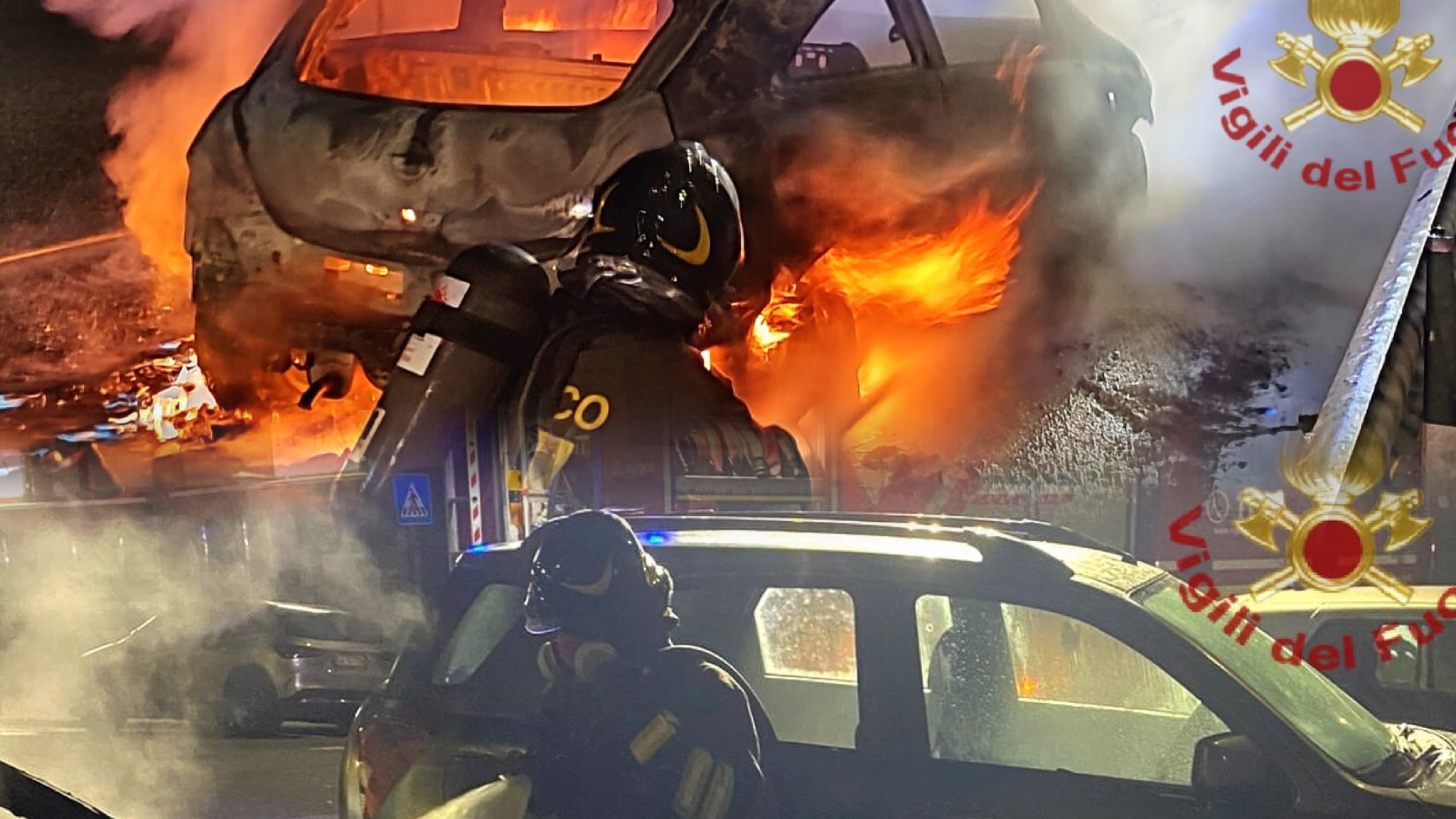 Notte di incendi: a fuoco due auto