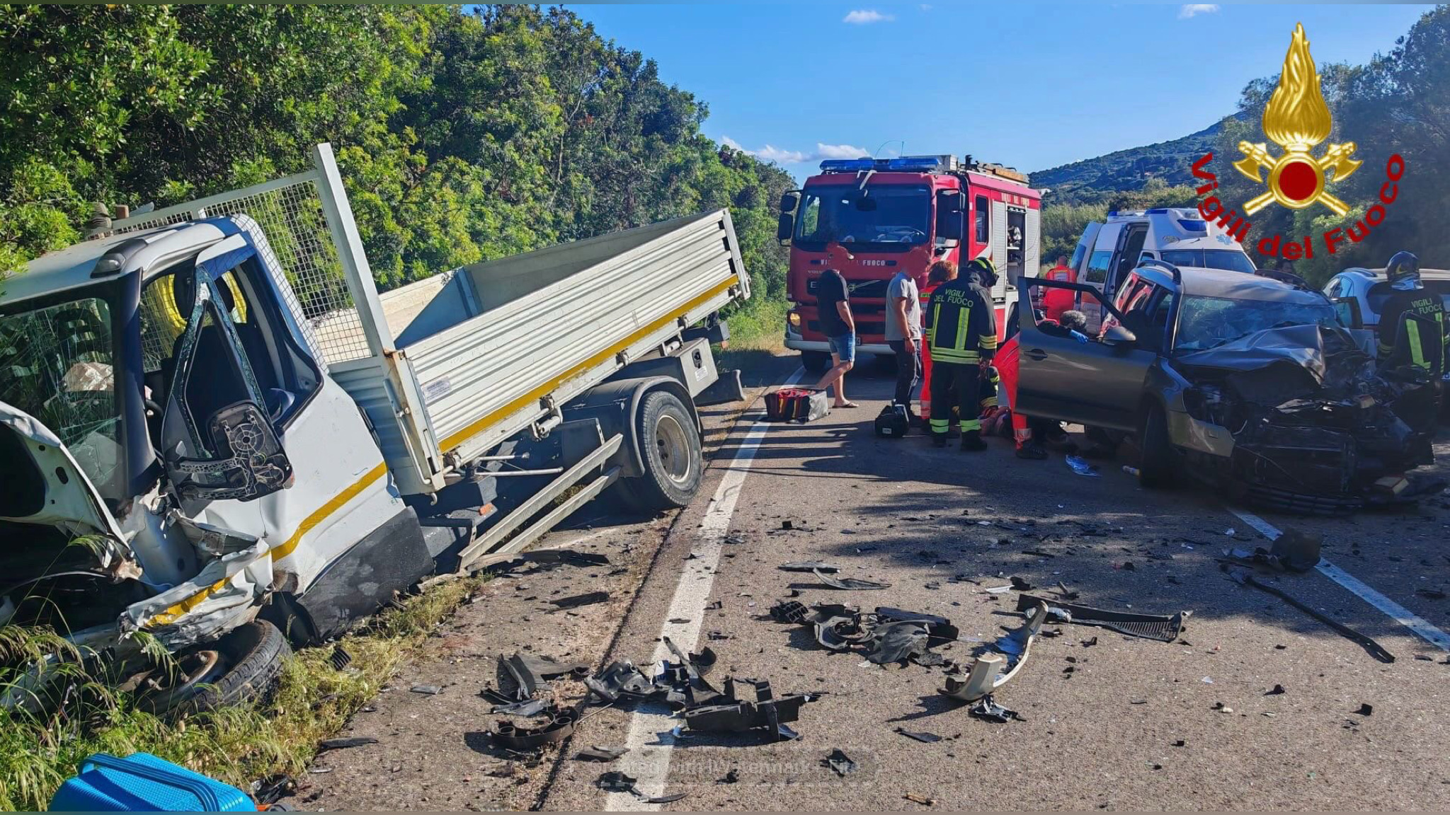 Olbia, scontro frontale tra auto e camion 