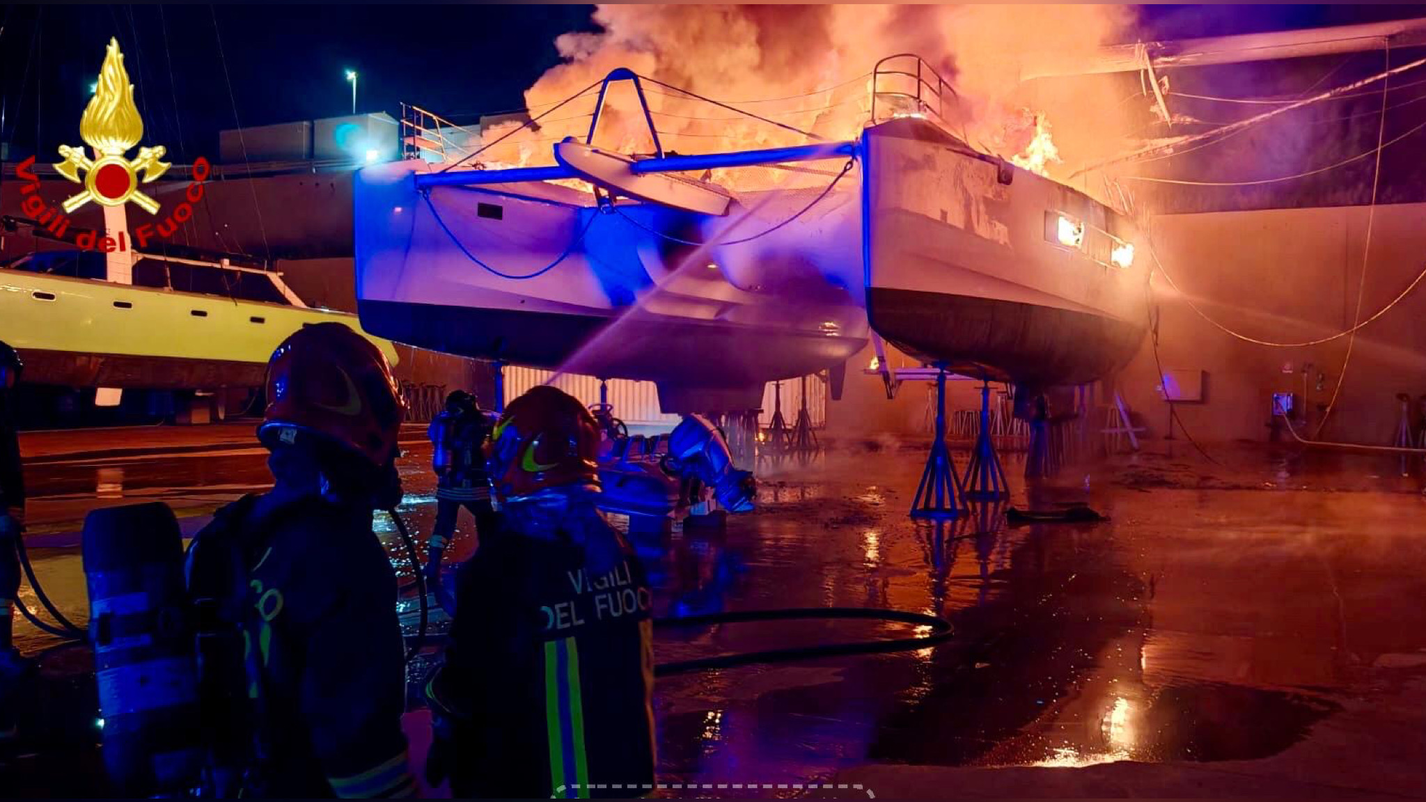 Olbia, a fuoco un cantiere nautico nella notte