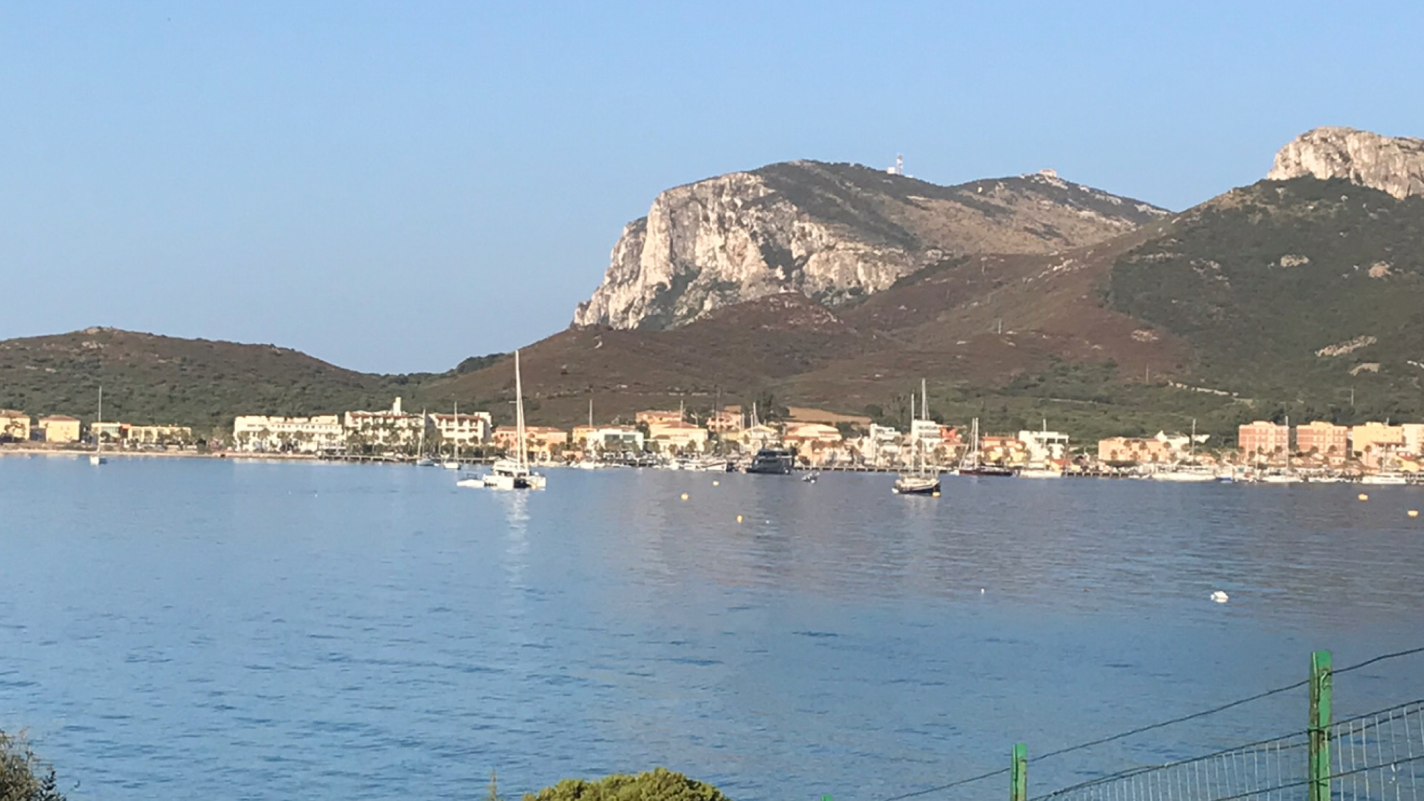 Golfo Aranci, tragedia in spiaggia: muore un turista