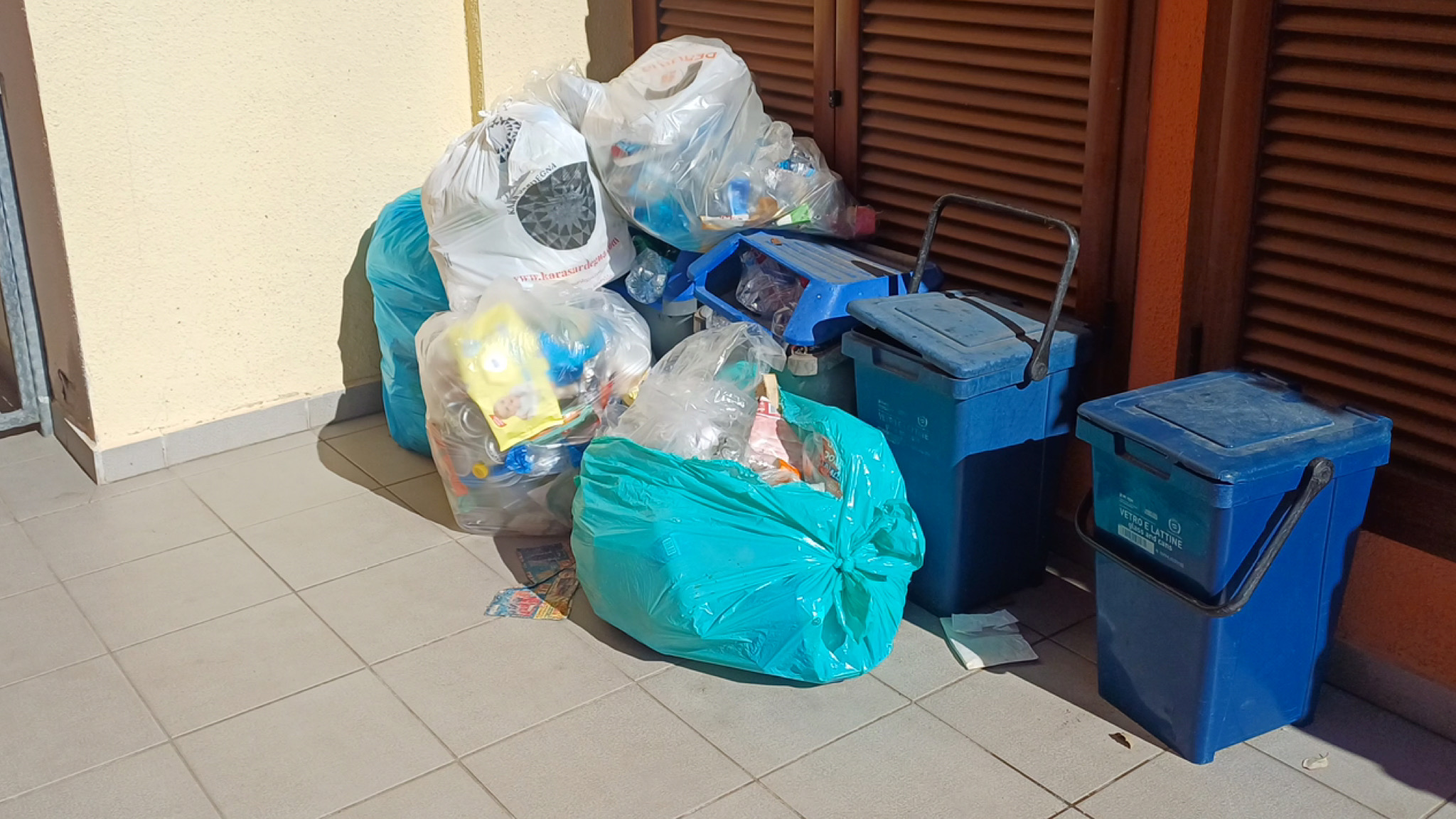 Olbia, Borgo delle Rose tra plastica e vetro