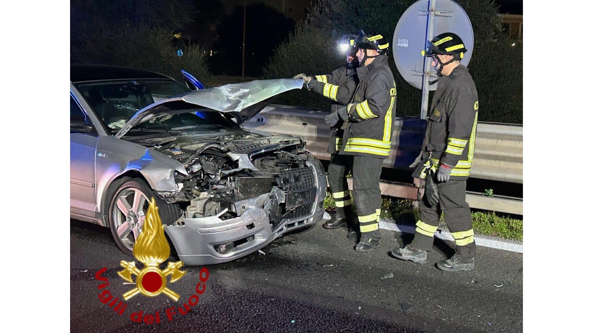 Scontro tra due auto: conducenti illesi
