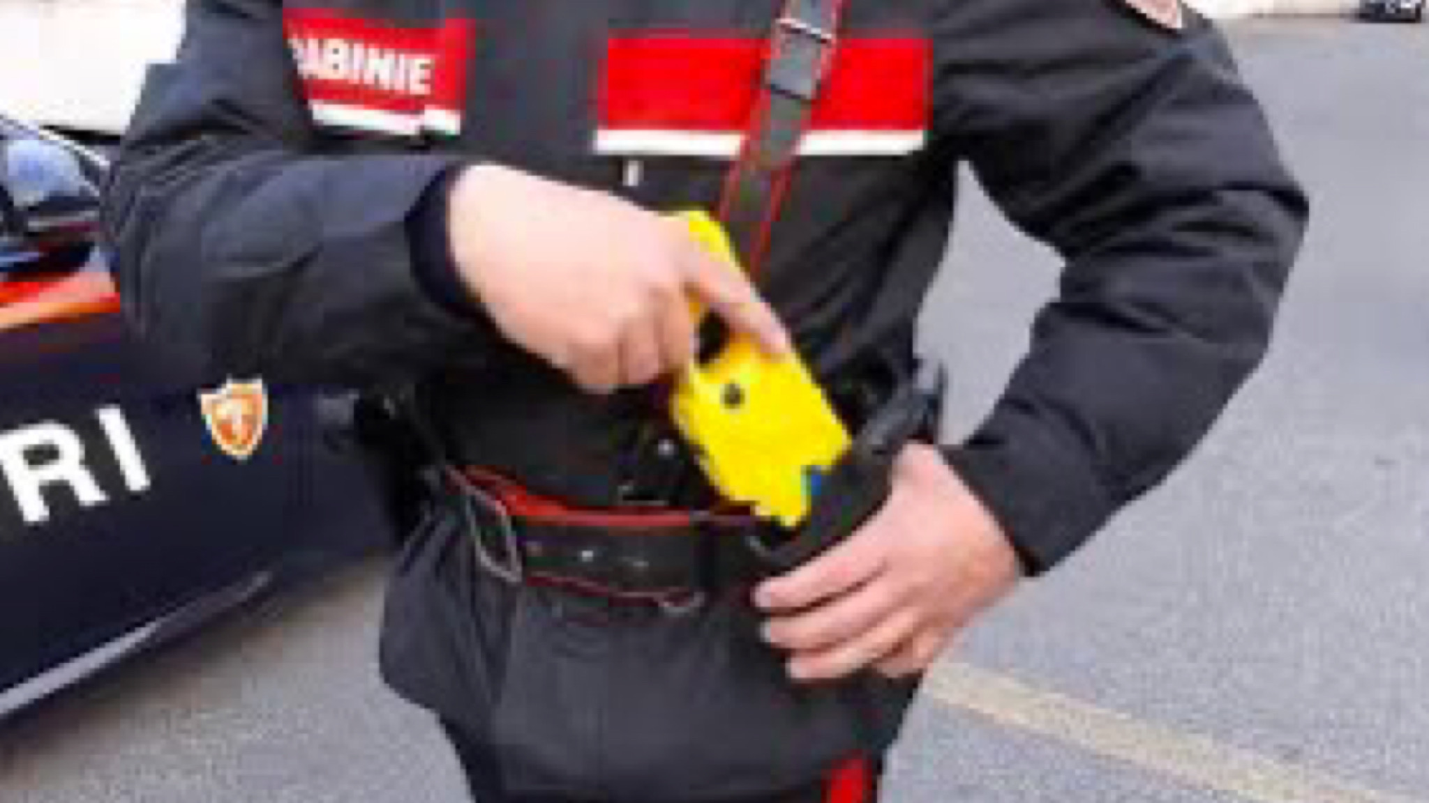 Olbia, aggredisce passanti e Carabinieri, fermato con il taser muore durante il trasporto in ambulanza 