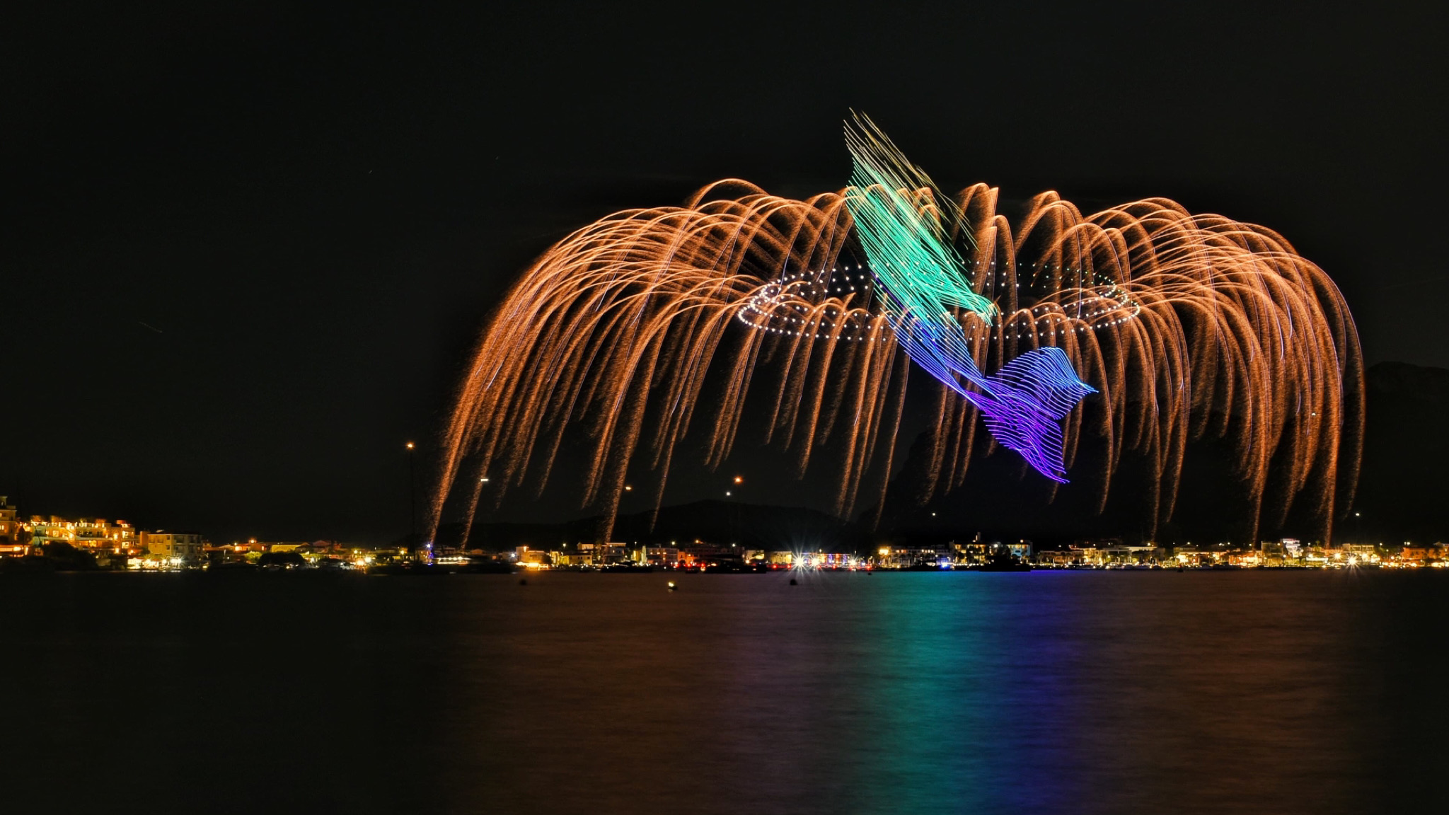 Golfo Aranci, le luci colorate nel cielo catturate da Luigi Sanna