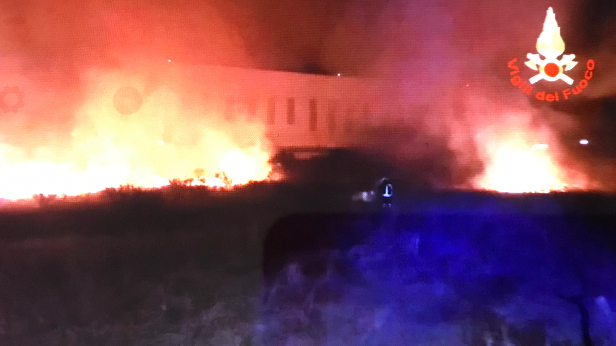 Olbia, incendio nella notte nei pressi dell’aeroporto