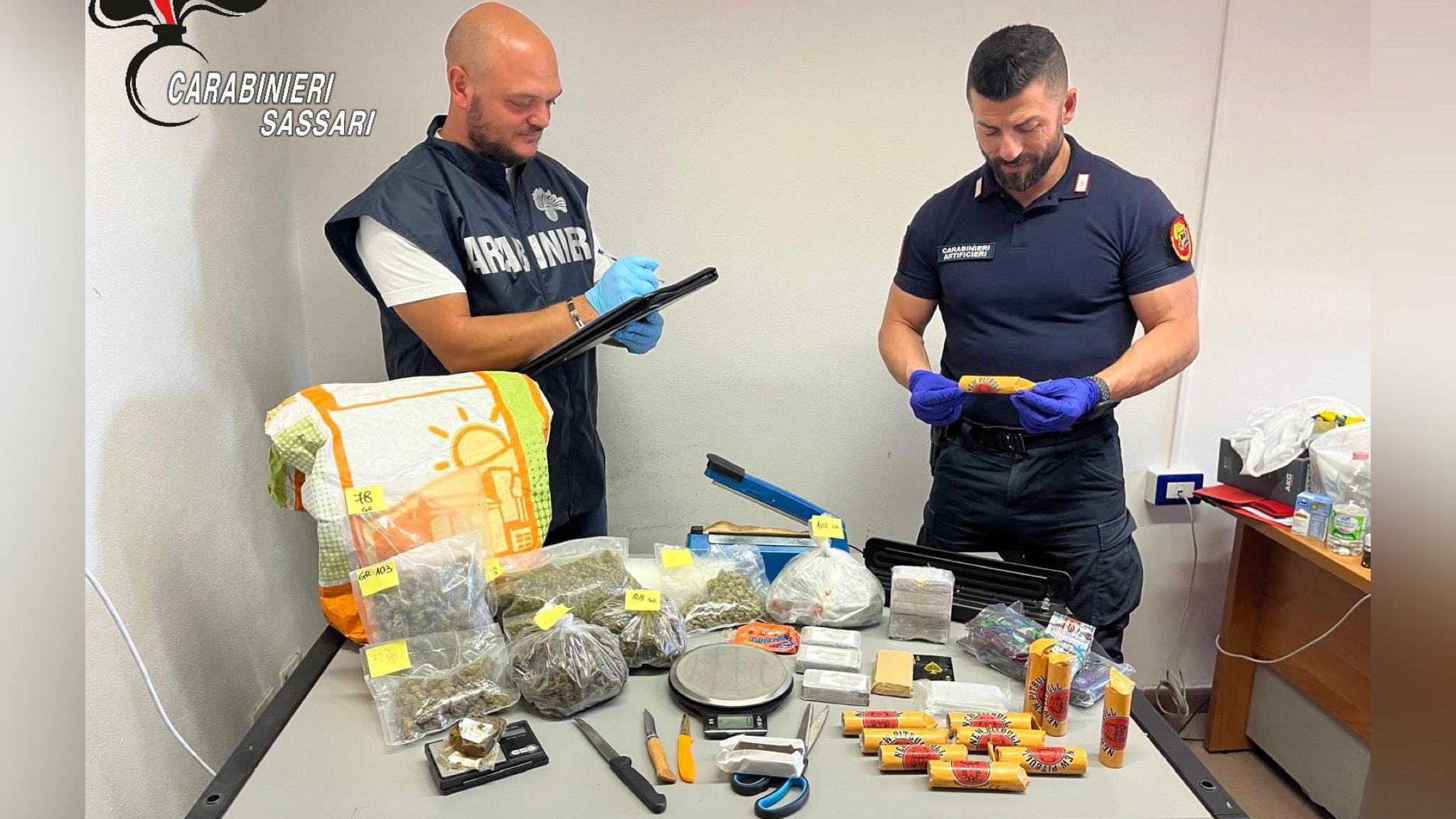 Olbia, 25 arrestato con 2 kg di stupefacenti e diversi esplosivi