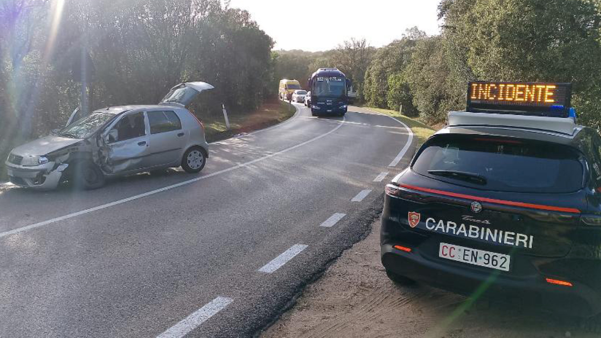 Scontro tra due veicoli sulla 127, intervento dei Carabinieri per garantire la circolazione in sicurezza