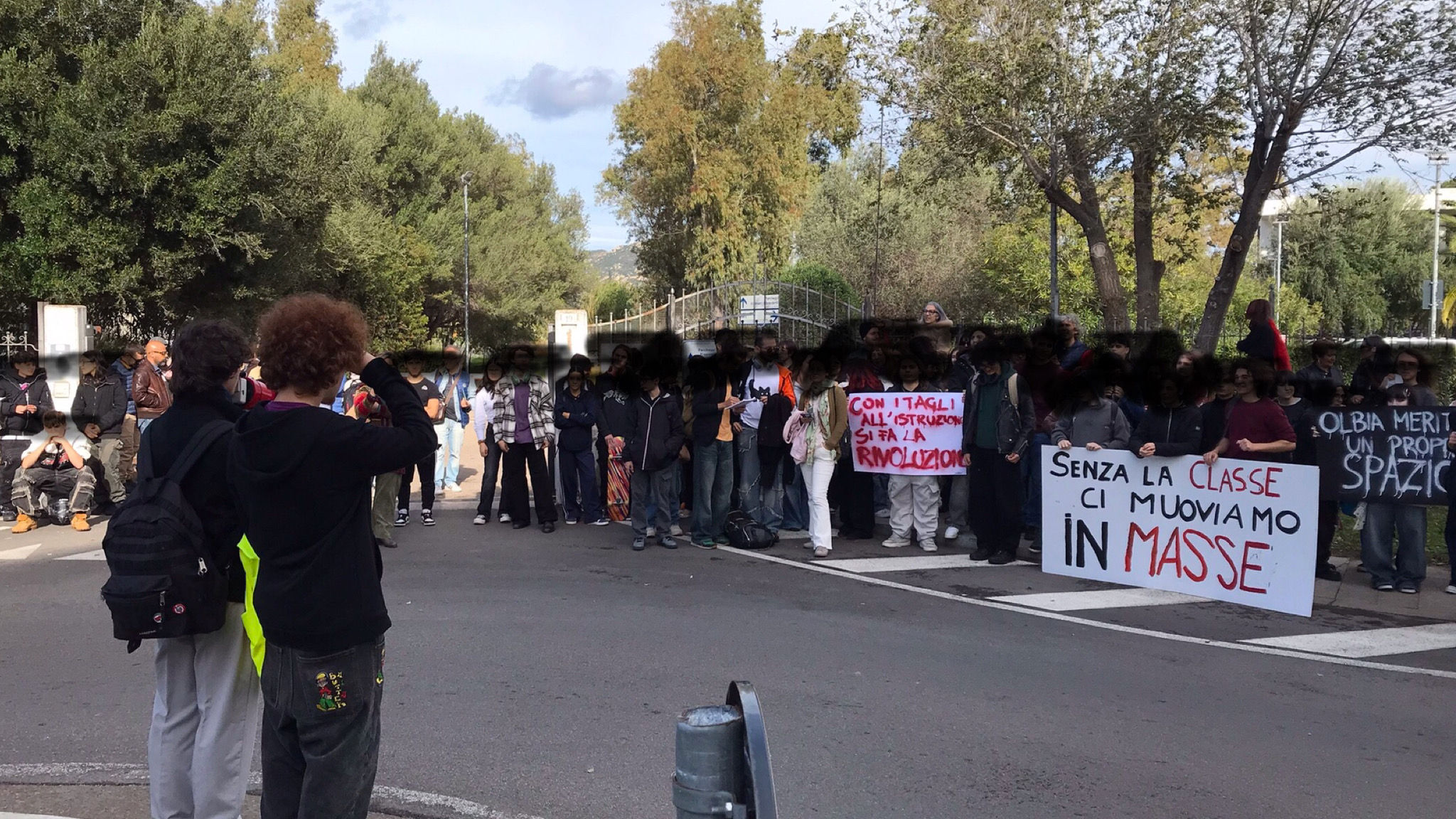 Olbia, il Liceo artistico sotto gli uffici della Provincia: “dateci spazio per studiare, suonare e disegnare”