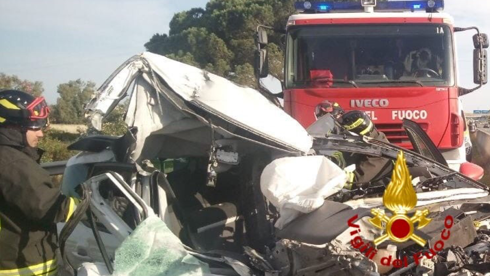 Incidente tra auto e furgone: conducente in ospedale