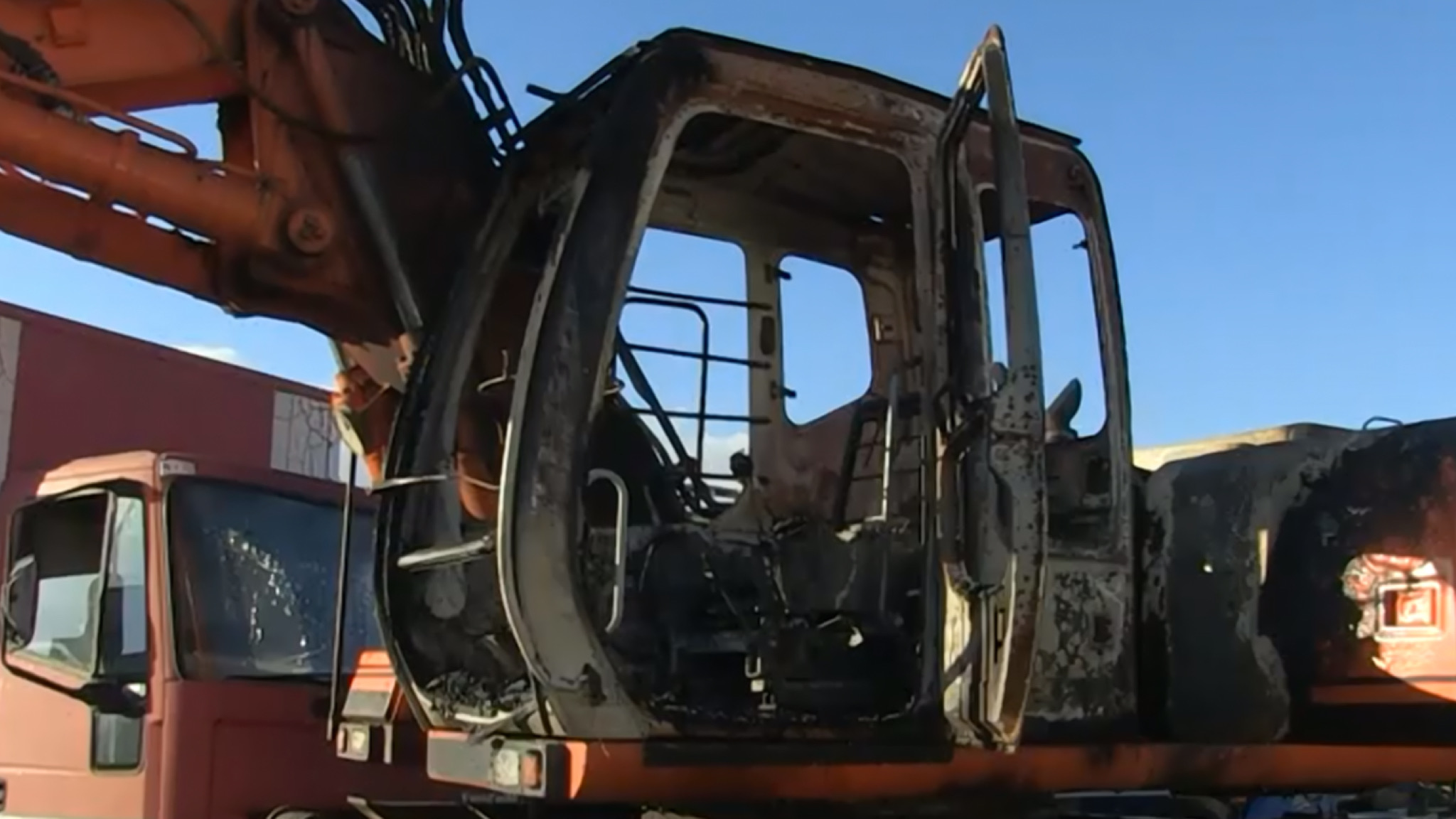 Olbia, incendio all’officina meccanica: l’autore ripreso dalle telecamere