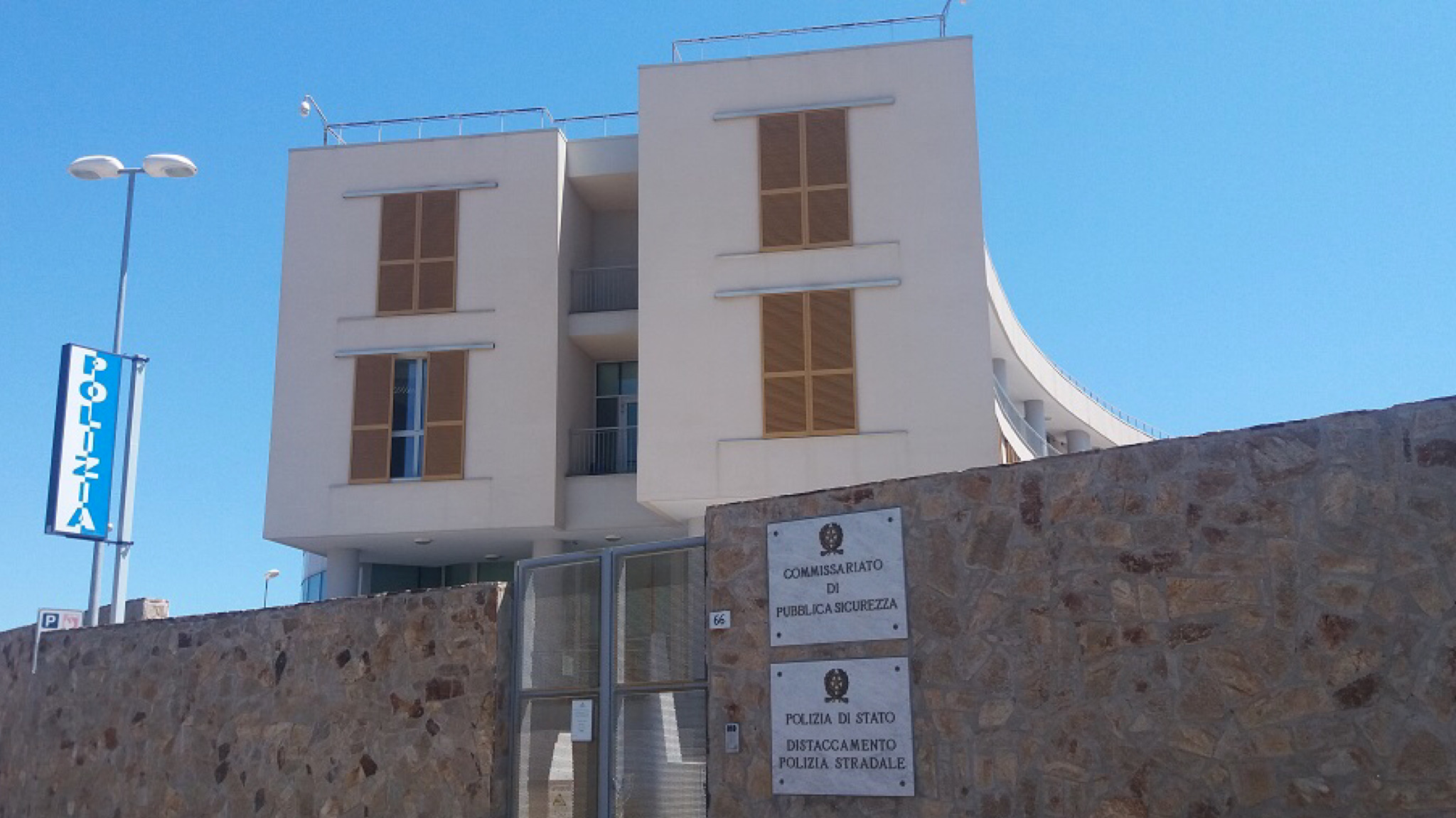 Olbia, chiusura sportello immigrazione 