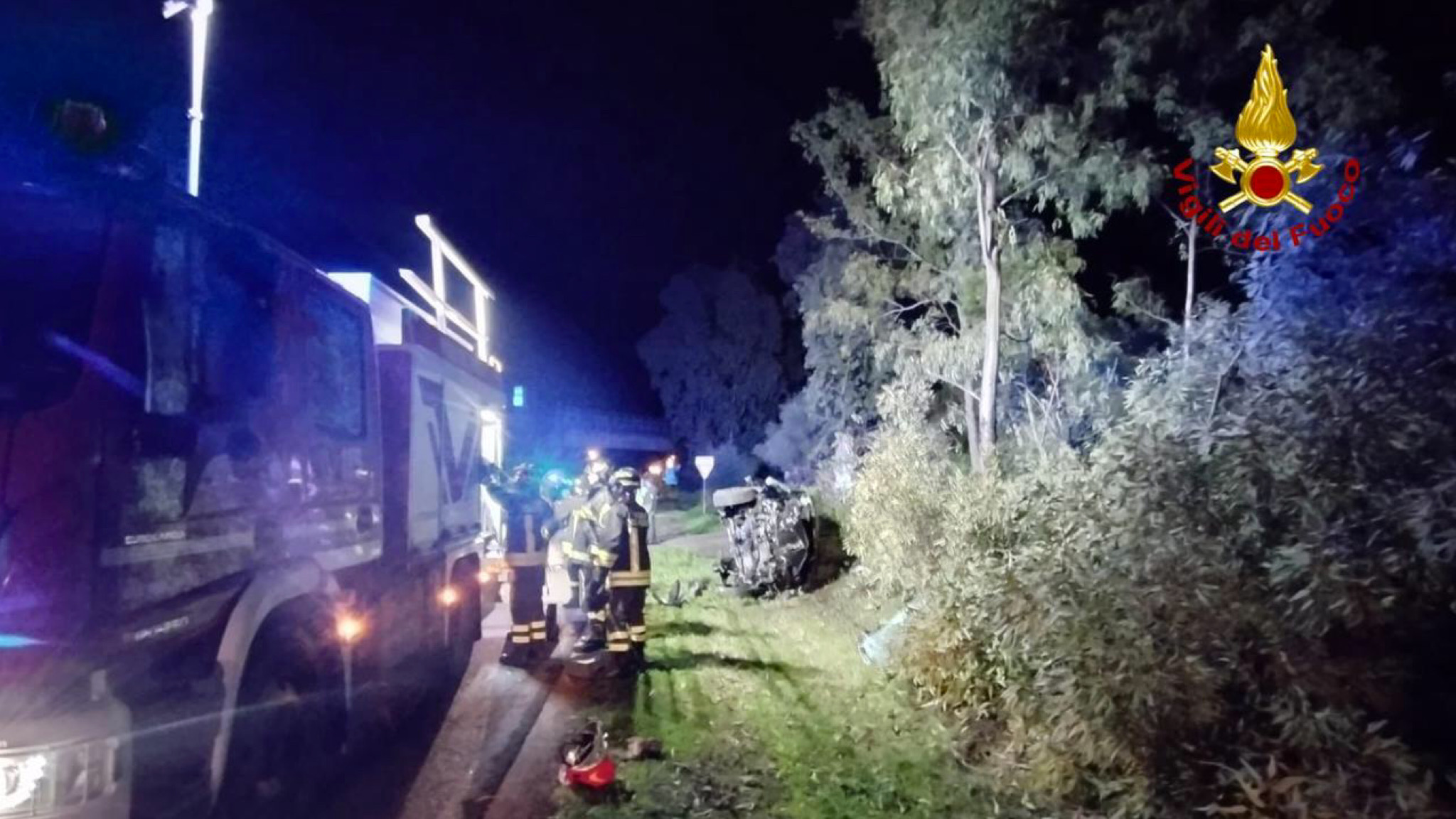 Budoni, auto fuori strada nella notte: un giovane ferito