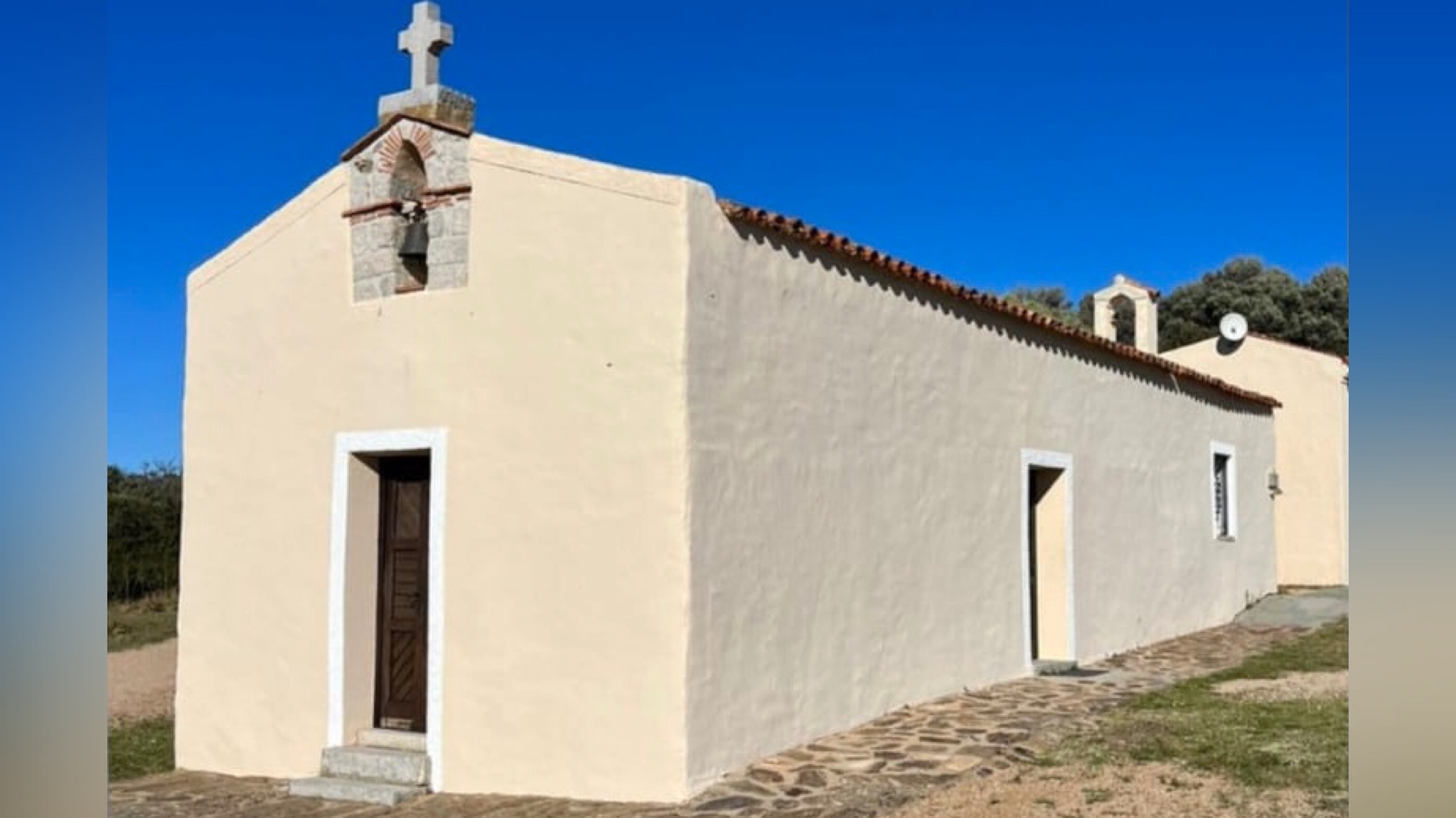 Golfo Aranci, atti vandalici alla chiesa N.S. Del Monte: la dura condanna della parrocchia e dell’amministrazione